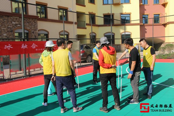 九游娛樂：素質(zhì)拓展游戲2024最新十個團建活動互動小游戲推薦(圖2)