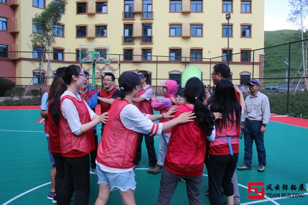九游娛樂：素質(zhì)拓展游戲2024最新十個團建活動互動小游戲推薦(圖3)