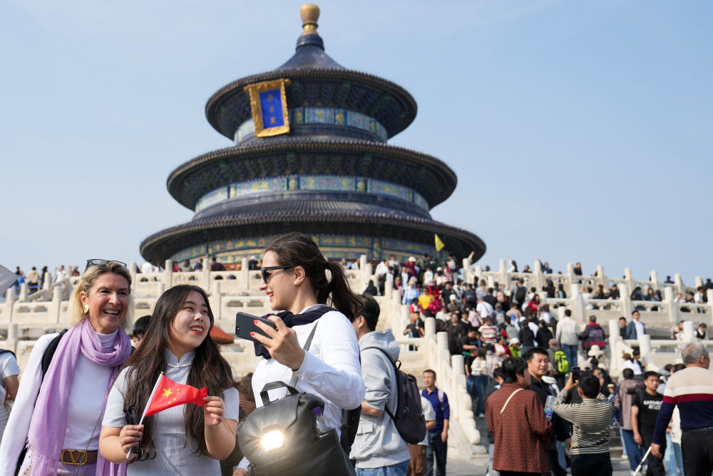 九游app：新華視點文旅融合出新出彩 消費市場活力涌動——2024年國慶假期盤點(圖1)