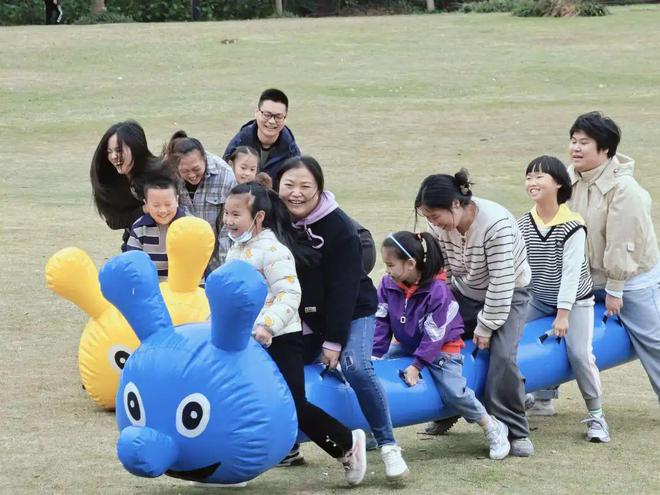 “歡樂游戲 活力濱江”游戲大篷車與親子有約(圖1)