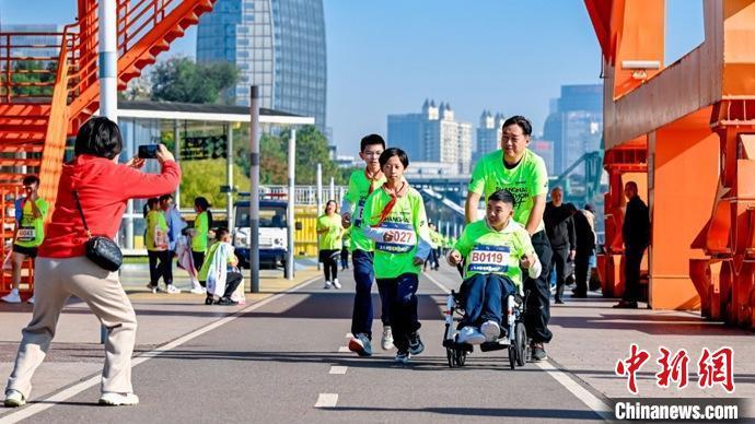 滬港啟智未來(lái) 2024上馬啟智兒童慈善跑在滬舉辦(圖1)