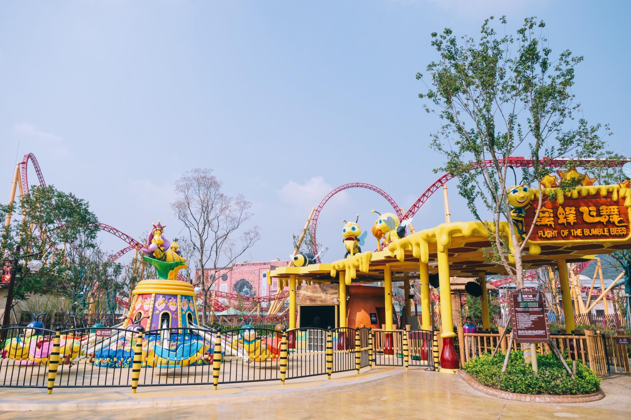 九游娛樂：三歲幼童公園玩耍 被游樂設(shè)施擠傷手指誰來賠償？(圖1)