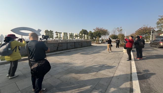 “幸福昌南·我在象湖濱江安個家”采風(fēng)之旅：見證象湖濱江現(xiàn)代化生活圈的崛起(圖8)