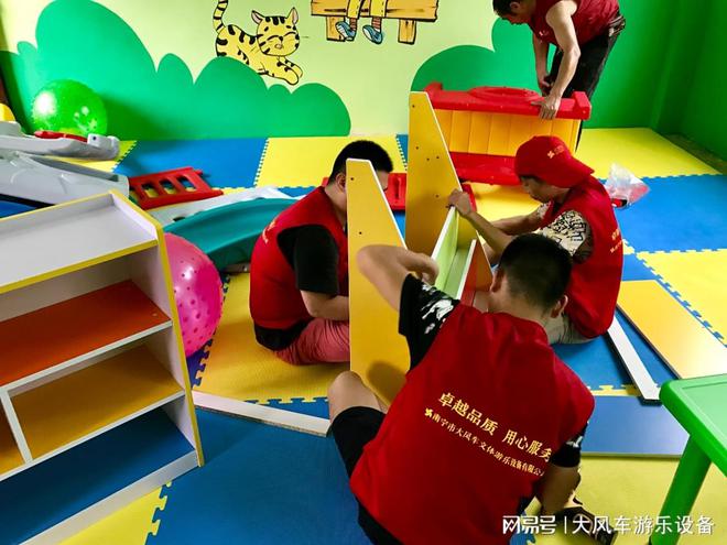 九游娛樂：廣西公園景區(qū)小區(qū)兒童游樂設(shè)備蕩橋蹦床秋千攀巖墻批發(fā)