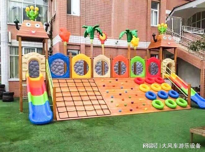 廣西南寧幼兒園兒童組合滑梯秋千蹦床爬網(wǎng)多功能行走組合廠家